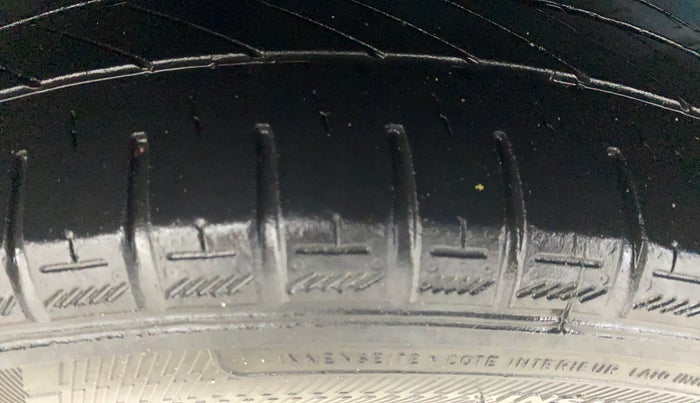 2014 Honda Brio VX MT, Petrol, Manual, 22,860 km, Right Rear Tyre Tread