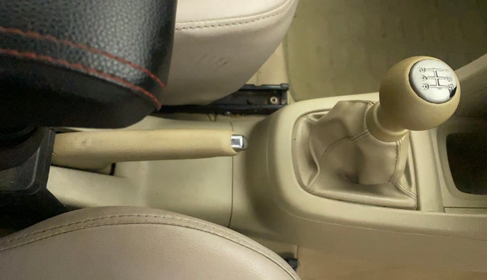 2012 Maruti Swift Dzire VXI, CNG, Manual, 59,817 km, Gear Lever