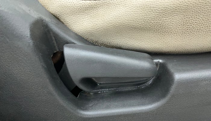 2018 Maruti Wagon R 1.0 VXI, Petrol, Manual, 35,511 km, Driver Side Adjustment Panel