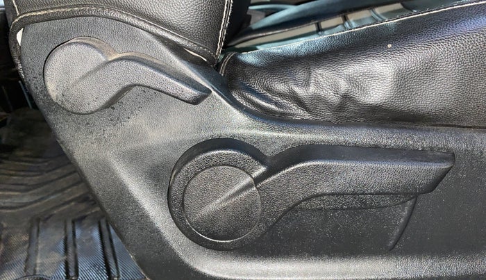 2019 Mahindra MARAZZO M4 8 STR, Diesel, Manual, 87,903 km, Driver Side Adjustment Panel