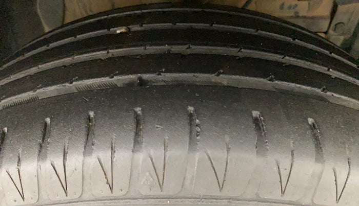2018 Maruti Vitara Brezza ZDI PLUS AT DUAL TONE, Diesel, Automatic, 72,152 km, Right Front Tyre Tread