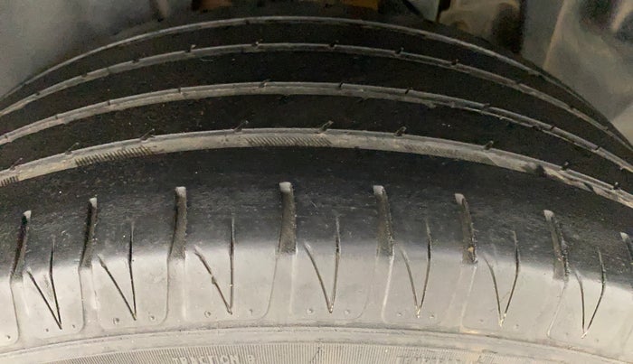2018 Maruti Vitara Brezza ZDI PLUS AT DUAL TONE, Diesel, Automatic, 72,152 km, Left Rear Tyre Tread