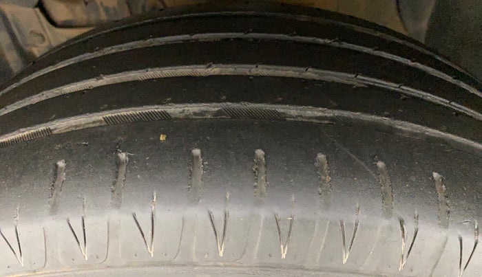 2018 Maruti Vitara Brezza ZDI PLUS AT DUAL TONE, Diesel, Automatic, 72,152 km, Left Front Tyre Tread