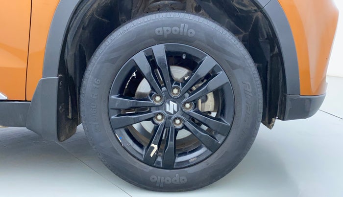 2018 Maruti Vitara Brezza ZDI PLUS AT DUAL TONE, Diesel, Automatic, 72,152 km, Right Front Wheel