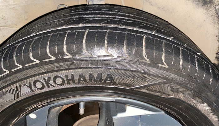 2019 Hyundai VENUE SX(O) 1.4 CRDI, Diesel, Manual, 64,290 km, Right Front Tyre Tread