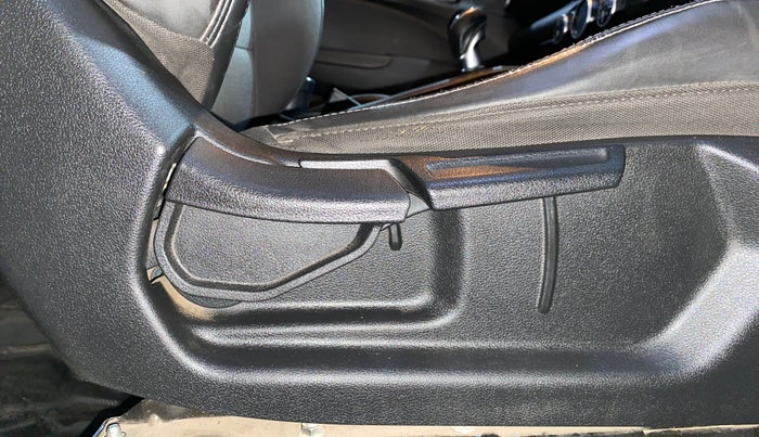 2019 Hyundai VENUE SX(O) 1.4 CRDI, Diesel, Manual, 64,290 km, Driver Side Adjustment Panel