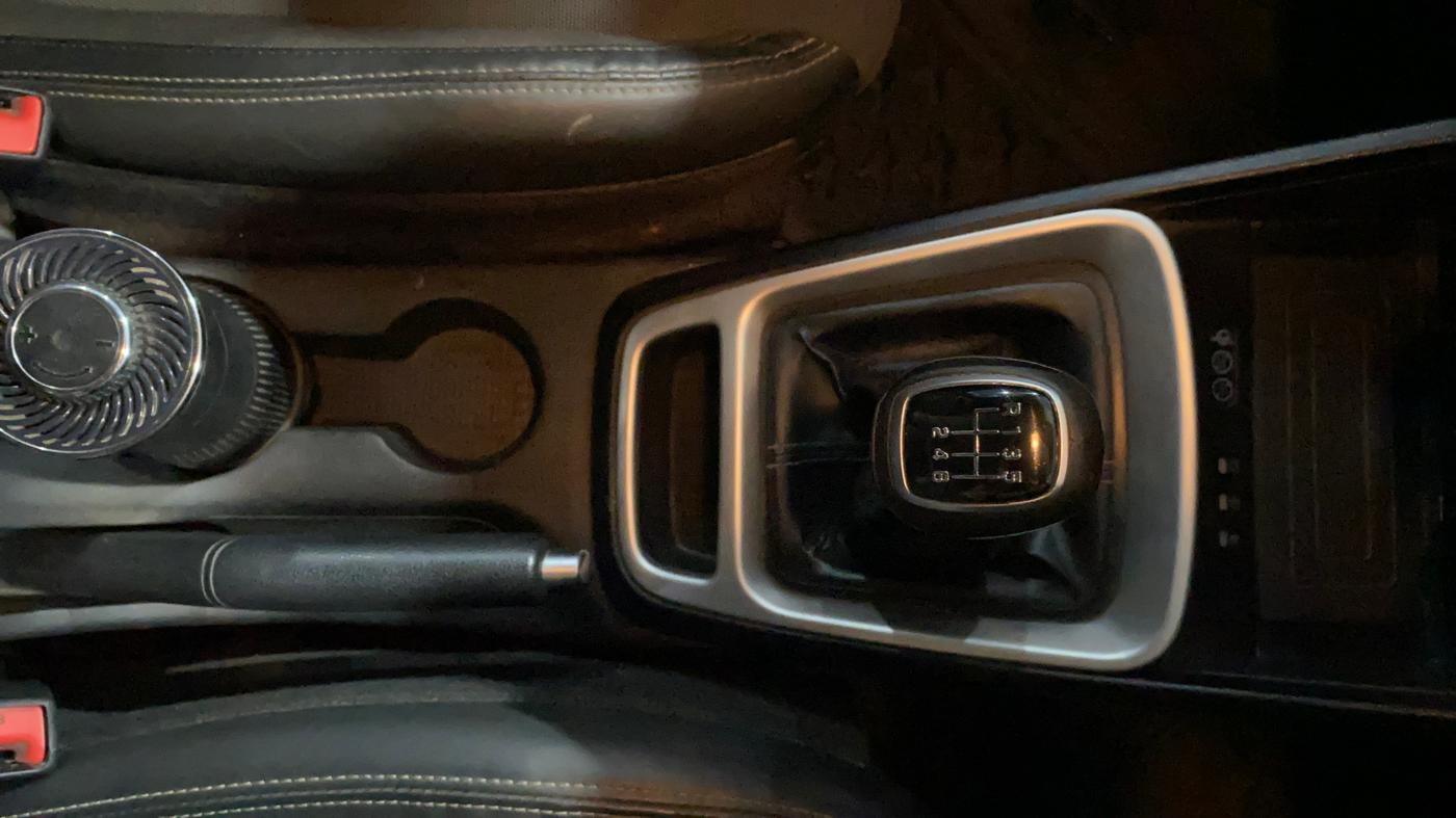 2019 Hyundai VENUE SX(O) 1.4 CRDI, Diesel, Manual, 64,290 km, Gear Lever