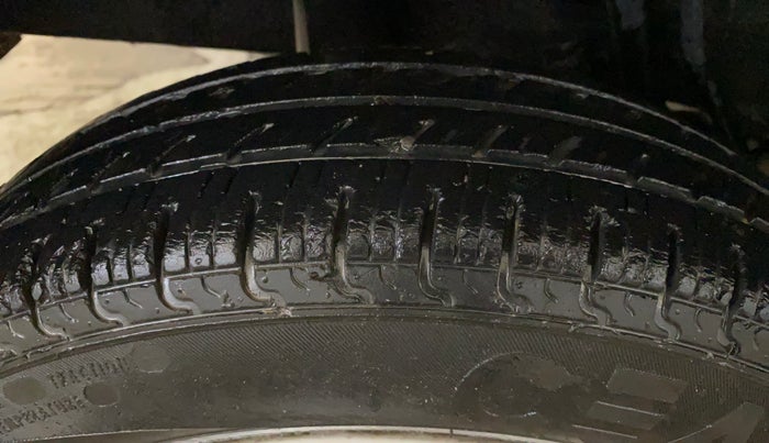 2019 Renault Kwid RXL, Petrol, Manual, 28,948 km, Right Rear Tyre Tread