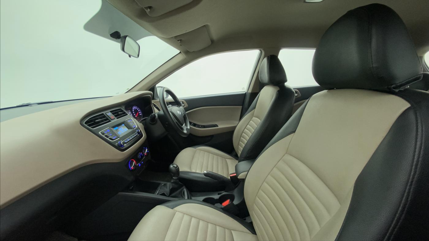 2018 Hyundai Elite i20 Magna Executive 1.2, Petrol, Manual, 21,387 km, Right Side Front Door Cabin