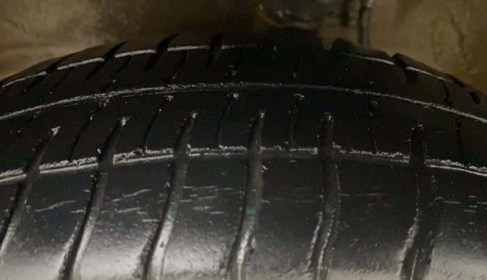 2015 Maruti Alto 800 LXI, Petrol, Manual, 28,344 km, Left Front Tyre Tread