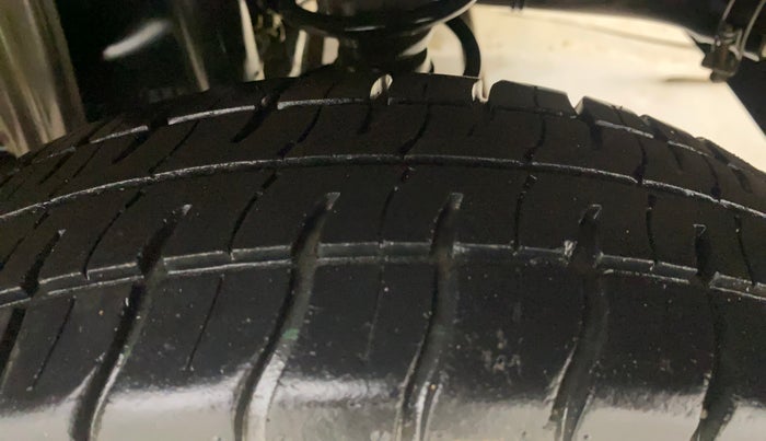 2015 Maruti Alto 800 LXI, Petrol, Manual, 28,344 km, Left Rear Tyre Tread