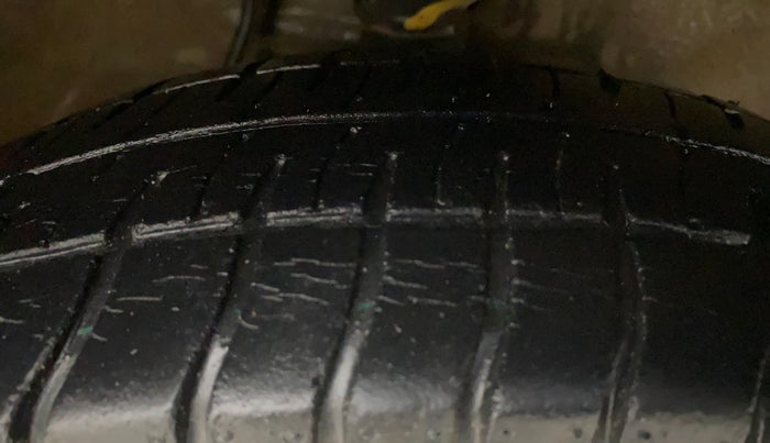 2015 Maruti Alto 800 LXI, Petrol, Manual, 28,344 km, Right Front Tyre Tread