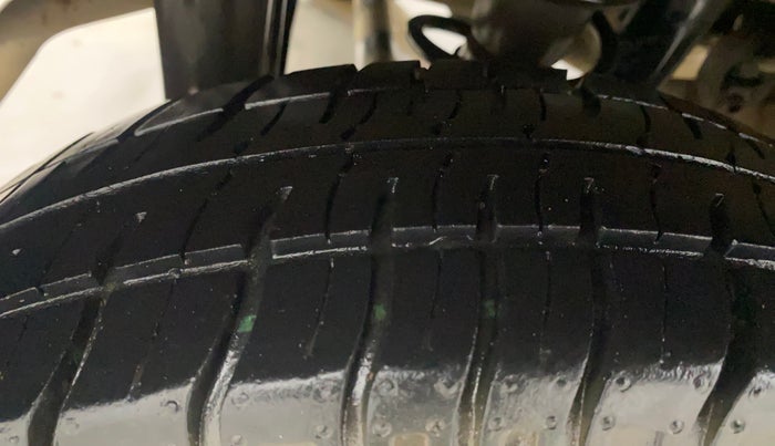 2015 Maruti Alto 800 LXI, Petrol, Manual, 28,344 km, Right Rear Tyre Tread