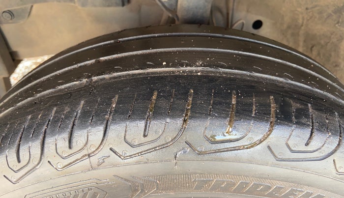 2019 Honda Amaze 1.2L I-VTEC S, CNG, Manual, 1,08,501 km, Left Front Tyre Tread