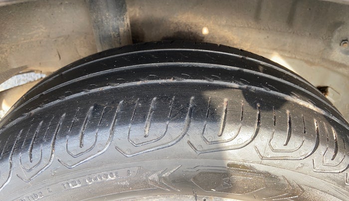 2019 Honda Amaze 1.2L I-VTEC S, CNG, Manual, 1,08,501 km, Right Rear Tyre Tread