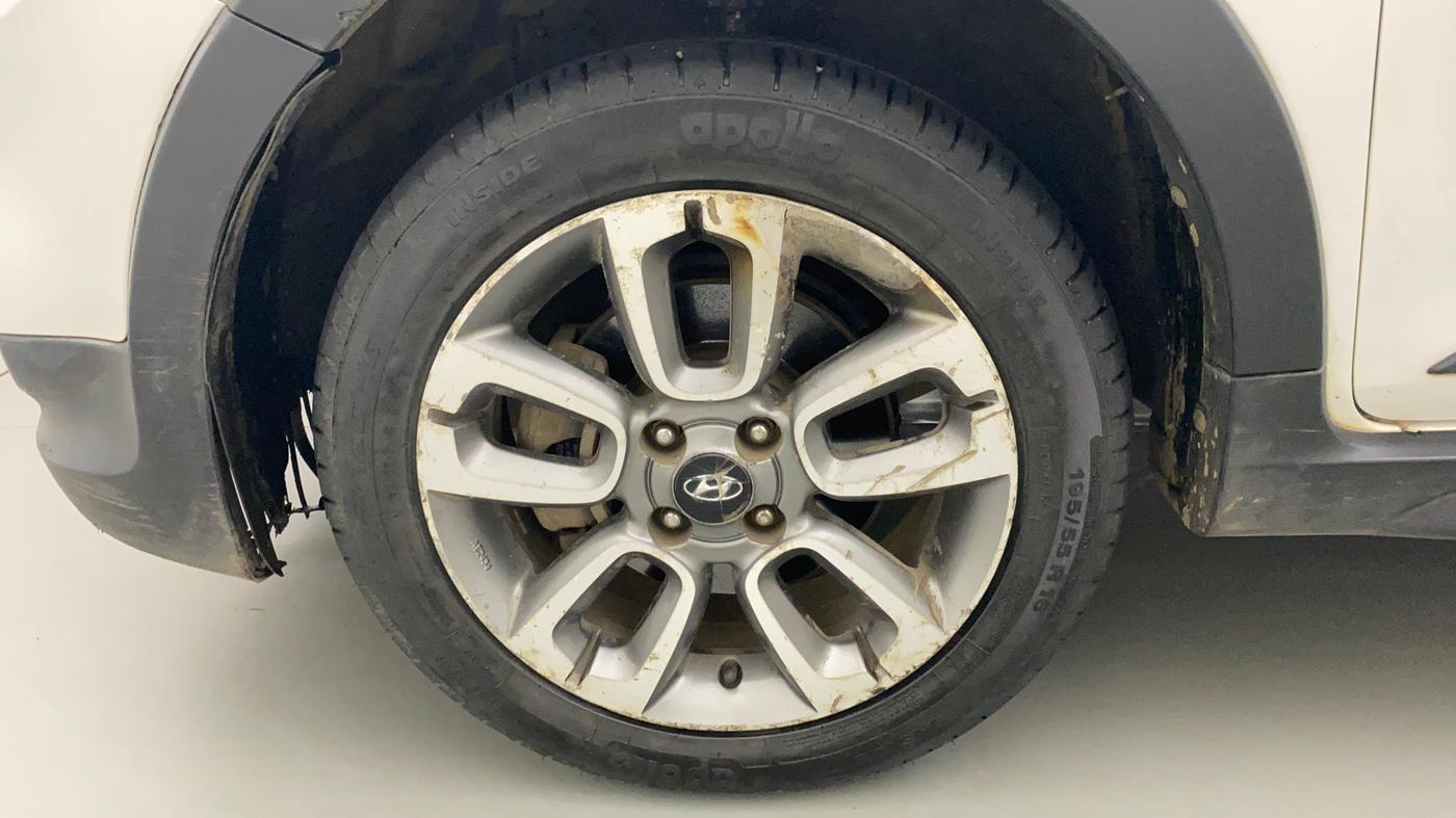 2016 Hyundai i20 Active 1.4 SX, Diesel, Manual, 1,17,160 km, Left Front Wheel