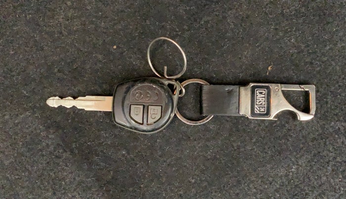 2018 Maruti Dzire VDI, Diesel, Manual, 78,099 km, Key Close Up