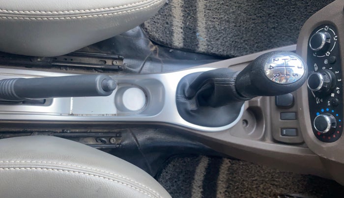 2016 Renault Duster RXL PETROL, Petrol, Manual, 52,815 km, Gear Lever