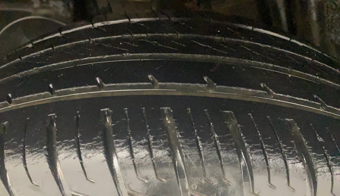 2016 Renault Duster RXL PETROL, Petrol, Manual, 52,815 km, Right Rear Tyre Tread