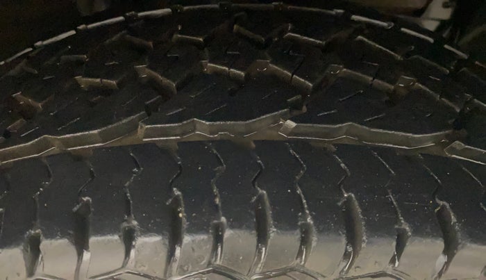 2016 Renault Duster RXL PETROL, Petrol, Manual, 52,815 km, Right Front Tyre Tread