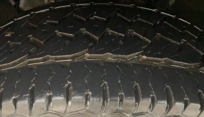 2016 Renault Duster RXL PETROL, Petrol, Manual, 52,815 km, Left Front Tyre Tread