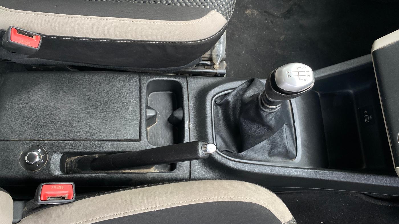 2019 Renault TRIBER RXZ, Petrol, Manual, 57,584 km, Gear Lever