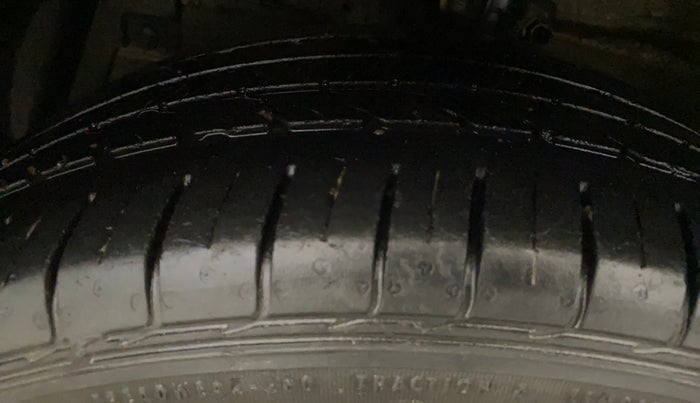 2019 Maruti Ciaz ALPHA  AT 1.5 SHVS PETROL, Petrol, Automatic, 35,780 km, Left Front Tyre Tread