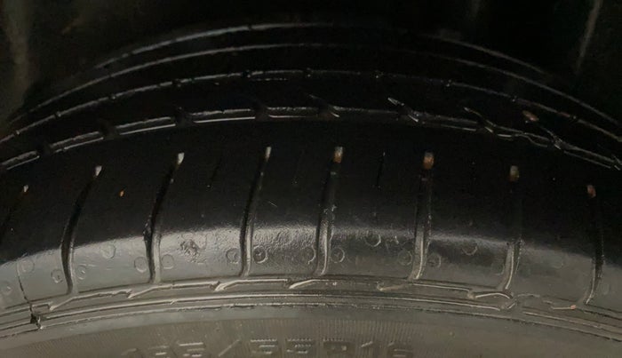 2019 Maruti Ciaz ALPHA  AT 1.5 SHVS PETROL, Petrol, Automatic, 35,780 km, Left Rear Tyre Tread