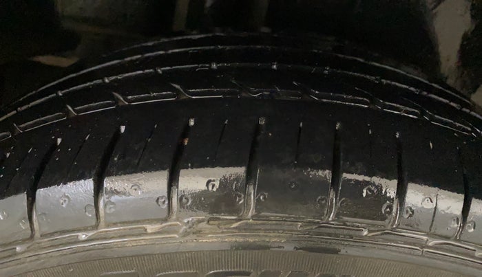 2019 Maruti Ciaz ALPHA  AT 1.5 SHVS PETROL, Petrol, Automatic, 35,780 km, Right Rear Tyre Tread