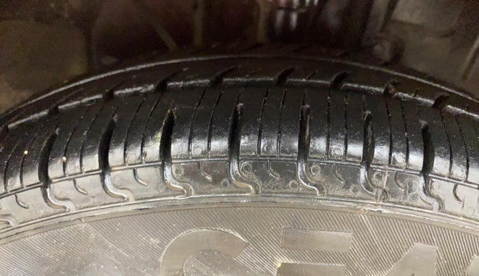 2017 Datsun Redi Go T (O), Petrol, Manual, 35,209 km, Right Front Tyre Tread