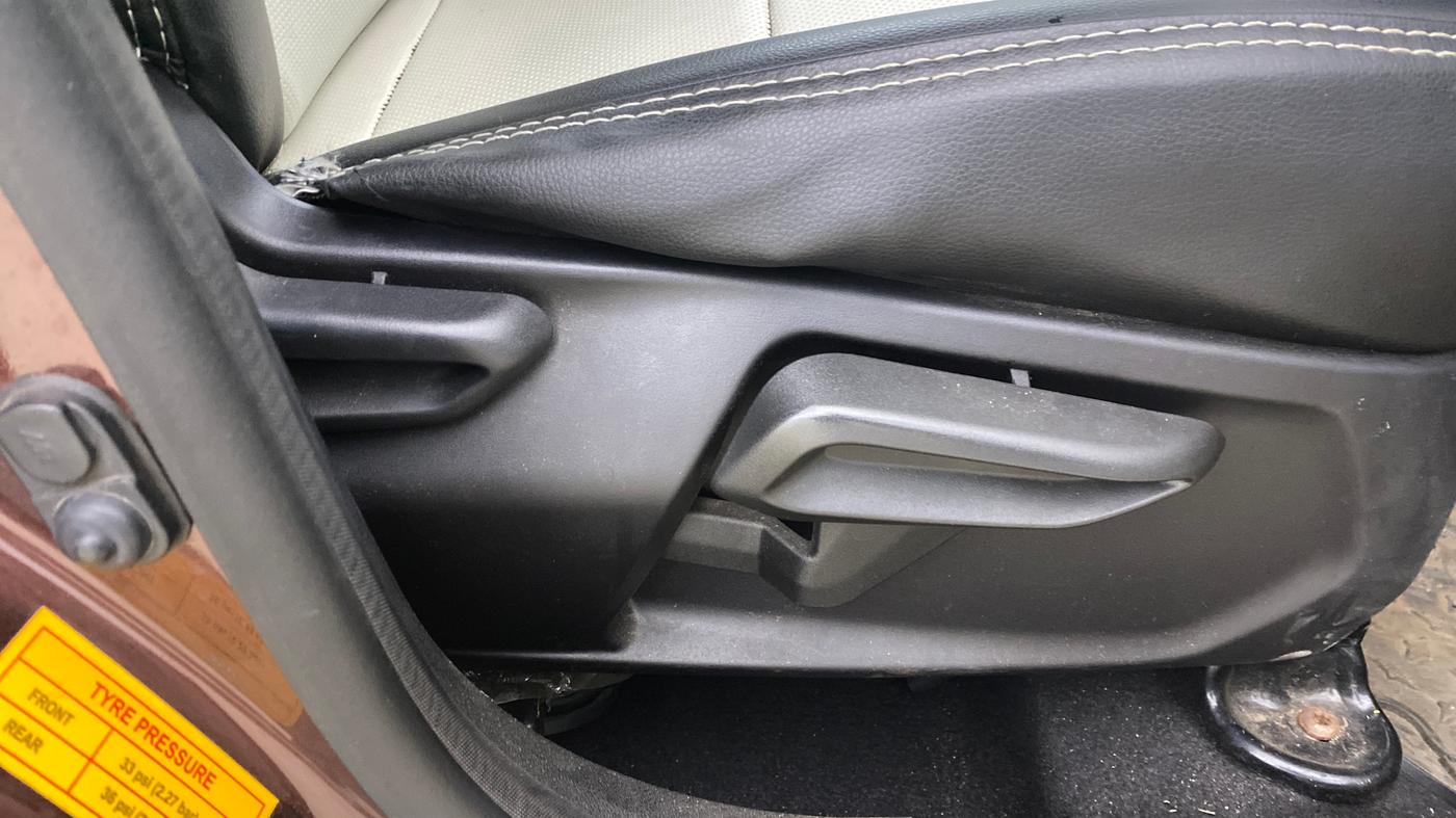 2022 Tata TIGOR XZ PLUS CNG, CNG, Manual, 37,191 km, Driver Side Adjustment Panel