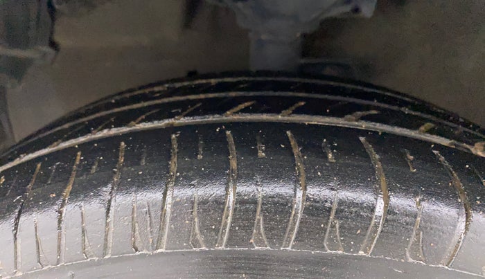 2014 Maruti Celerio VXI, Petrol, Manual, 80,924 km, Left Front Tyre Tread