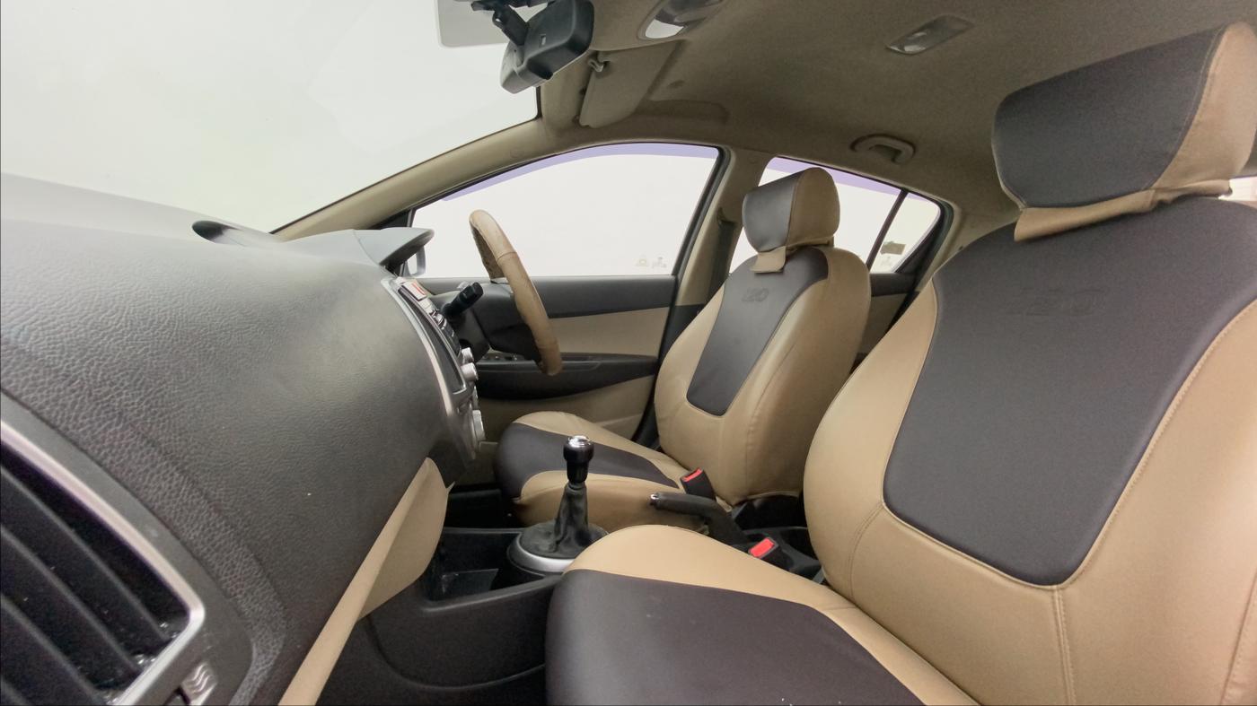 2014 Hyundai i20 SPORTZ 1.2, Petrol, Manual, 57,848 km, Right Side Front Door Cabin
