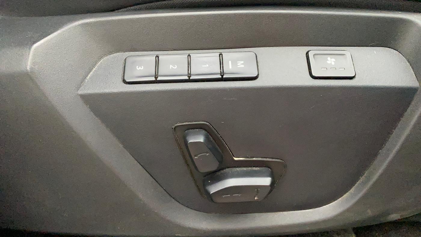 2023 Tata Safari XZA PLUS O DARK EDITION, Diesel, Automatic, 34,367 km, Driver Side Adjustment Panel