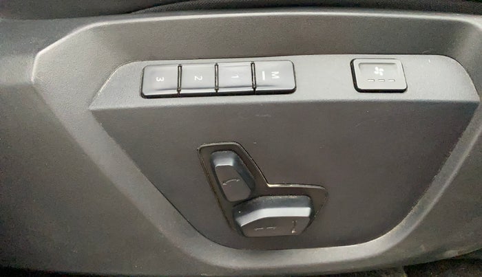 2023 Tata Safari XZA PLUS O DARK EDITION, Diesel, Automatic, 34,482 km, Driver Side Adjustment Panel