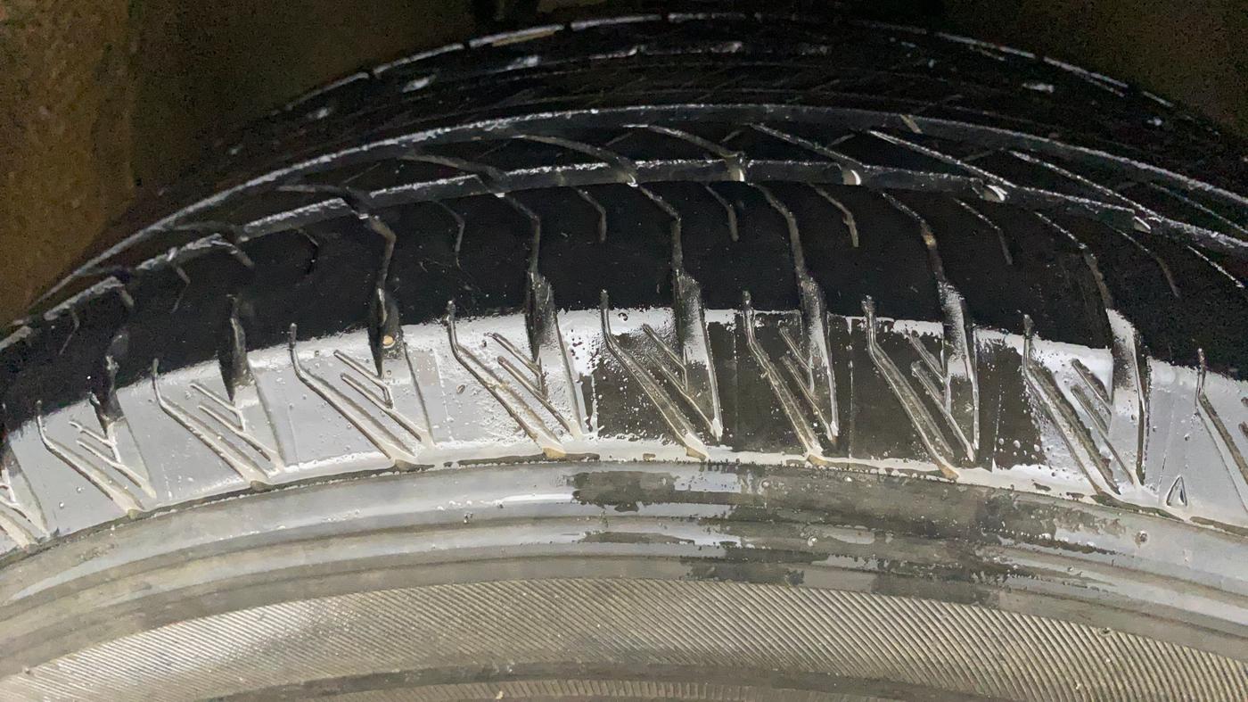2023 Tata Safari XZA PLUS O DARK EDITION, Diesel, Automatic, 34,367 km, Right Front Tyre Tread
