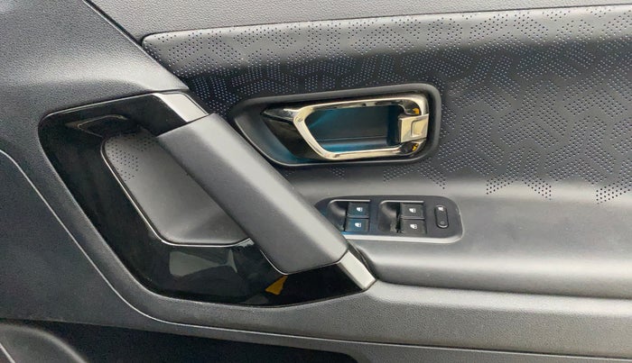 2023 Tata Safari XZA PLUS O DARK EDITION, Diesel, Automatic, 34,482 km, Driver Side Door Panels Control