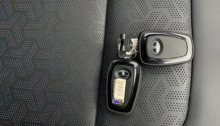 2023 Tata Safari XZA PLUS O DARK EDITION, Diesel, Automatic, 34,482 km, Key Close Up