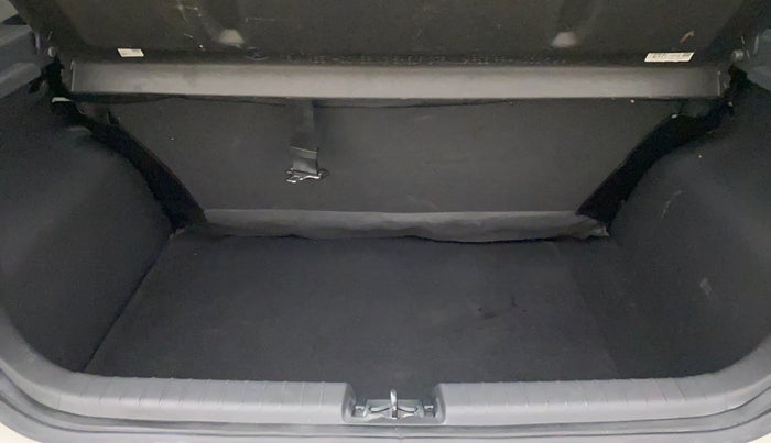 2020 Hyundai GRAND I10 NIOS SPORTZ AMT 1.2 KAPPA VTVT, Petrol, Automatic, 40,882 km, Boot Inside
