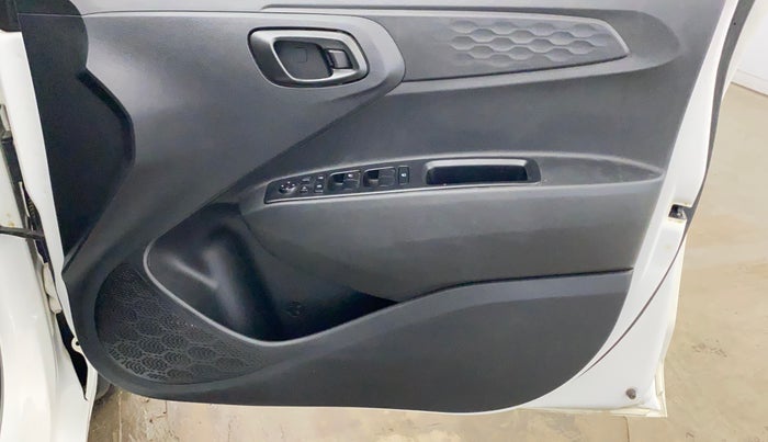 2022 Hyundai GRAND I10 NIOS MAGNA CORPORATE EDITION 1.2 KAPPA VTVT, Petrol, Manual, 42,273 km, Driver Side Door Panels Control
