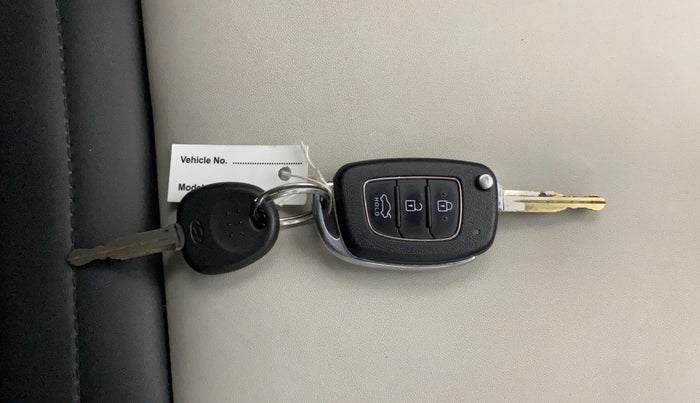 2022 Hyundai GRAND I10 NIOS MAGNA CORPORATE EDITION 1.2 KAPPA VTVT, Petrol, Manual, 42,273 km, Key Close Up
