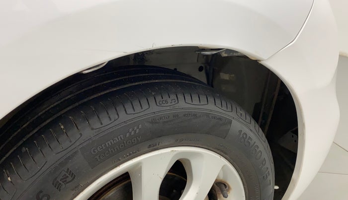 2013 Nissan Micra XV CVT, Petrol, Automatic, 1,21,311 km, Right fender - Lining missing