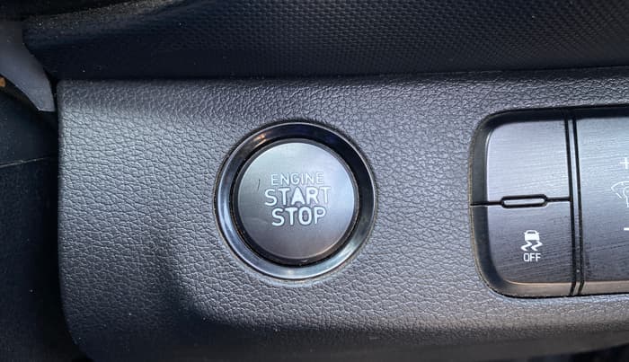 2020 Hyundai VENUE SX 1.0 (O) TURBO, Petrol, Manual, 1,16,800 km, Keyless Start/ Stop Button