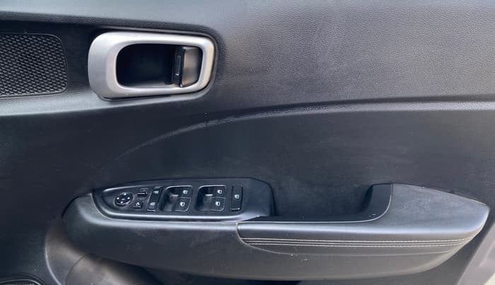 2020 Hyundai VENUE SX 1.0 (O) TURBO, Petrol, Manual, 1,16,800 km, Driver Side Door Panels Control