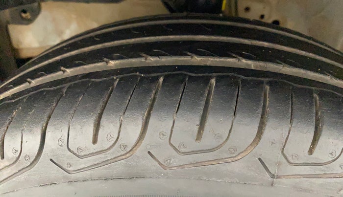 2016 Honda Brio S MT, Petrol, Manual, 79,289 km, Left Front Tyre Tread