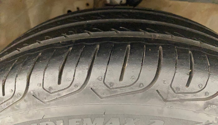 2016 Honda Brio S MT, Petrol, Manual, 79,289 km, Right Front Tyre Tread