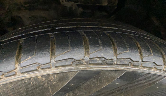 2021 KIA SELTOS X LINE 1.5 DIESEL AT, Diesel, Automatic, 65,474 km, Left Front Tyre Tread