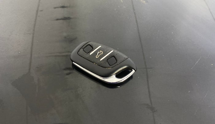 2022 MG ASTOR SAVVY 1.3 TURBO AT S RED, Petrol, Automatic, 36,926 km, Key Close Up