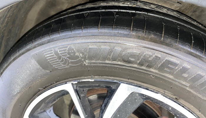 2022 MG ASTOR SAVVY 1.3 TURBO AT S RED, Petrol, Automatic, 36,926 km, Right Front Tyre Tread