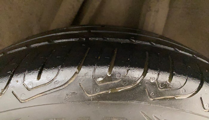 2016 Honda City 1.5L I-VTEC SV CVT, Petrol, Automatic, 1,04,654 km, Left Rear Tyre Tread